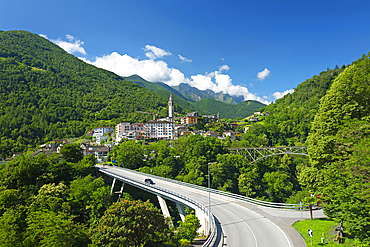 Ponte Brolla, on the Centovalli railway from Locarno, Ticino, Switzerland, Europe