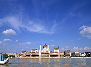 The River Danube and the Parliament Building in Budapest, UNESCO World Heritage Site, Hungary, Europe