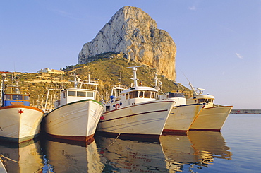 Calpe, Penon de Ifach in background, Costa Blanca, Valencia, Spain, Europe