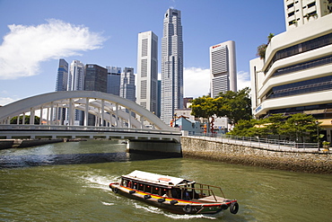 Bumboat river taxi and Elgin Bridge, built in 1929, with modern skyscrapers of Raffles Place in downtown Central Business District beyond, Singapore, Southeast Asia, Asia