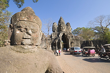 South Gate enterance to Angkor Thom, Angkor, UNESCO World Heritage Site, Siem Reap, Cambodia, Indochina, Southeast Asia, Asia