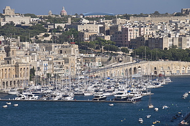 View of the Grand Harbour and city of Vittoriosa taken from Barracca Gardens, Valletta, Malta, Mediterranean, Europe