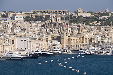 View of the Grand Harbour and city of Vittoriosa taken from Barracca Gardens, Valletta, Malta, Mediterranean, Europe