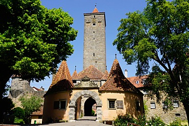 The Castle Gate (Burg Tor) in the walls of Rothenburg ob der Tauber, Romantic Road, Franconia, Bavaria, Germany, Europe