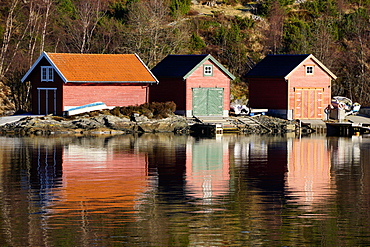 Fjord side cabins near Bergen, Hordaland, Norway, Scandinavia, Europe