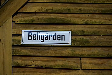 Sign for one of the small alleyways in the Hanseatic quarter, Bryggen, Bergen, Hordaland, Norway, Scandinavia, Europe