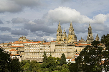 Santiago Cathedral with the Palace of Raxoi in foreground, Santiago de Compostela, Galicia, Spain, Europe