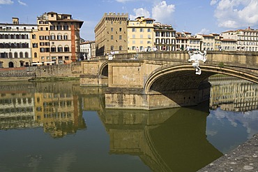 River Arno, Florence (Firenze), Tuscany, Italy, Europe