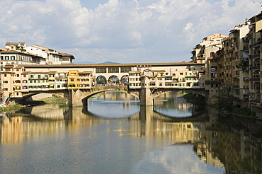 Ponte Vecchio, famous bridge over the Arno River, Florence (Firenze), Tuscany, Italy, Europe