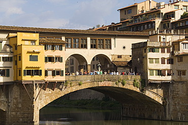 Ponte Vecchio, famous bridge over the Arno River, Florence (Firenze), Tuscany, Italy, Europe