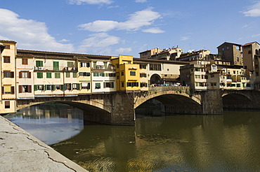 Ponte Vecchio, famous bridge over the Arno River, Florence (Firenze), Tuscany, Italy, Europe