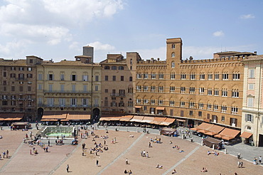 View of the Piazza del Campo, from the Palazzo Pubblico, Siena, UNESCO World Heritage Site, Tuscany, Italy, Europe