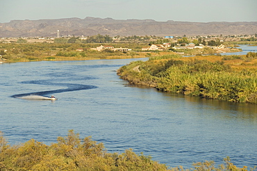 Colorado River dividing California and Arizona, near Parker, Arizona, United States of America, North America