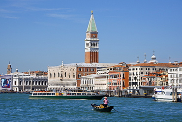 Gondola and gondolier on San Marco Basin, with Palazzo Ducale, San Marco Campanile, and Danieli Hotel in the background, Venice, UNESCO World Heritage Site, Veneto, Italy, Europe