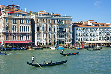 Gondolas, gondoliers and tourists, Hotel Bauer and palace facades on the Grand Canal, Venice, UNESCO World Heritage Site, Veneto, Italy, Europe