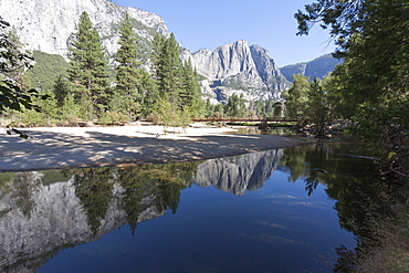 Swinging Bridge over Merced River, Cathedral Beach, Yosemite National Park, UNESCO World Heritage Site, California, United States of America, North America