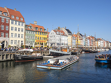 Harbour cruise boats, Nyhavn Harbour, Copenhagen, Denmark, Scandinavia, Europe