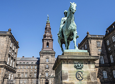 Christiansborgs Palace, home of the Danish Parliament, with statue of King Frederik VII, Copenhagen, Denmark, Scandinavia, Europe