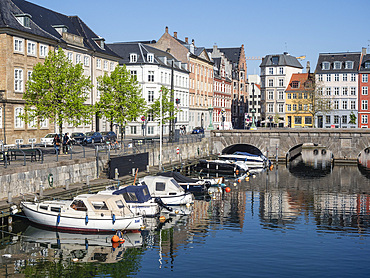 Canal under the Strombroen (Storm Bridge) with colourful houses in the old town, Copenhagen, Denmark, Scandinavia, Europe