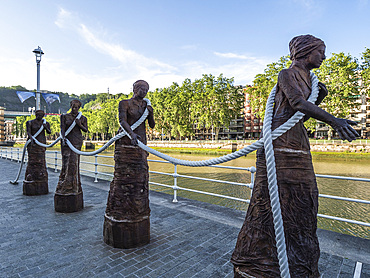 Las Sigueras (The Rope Girls), a sculpture by Dora Salazar, Bilbao, Basque Country, Spain, Europe