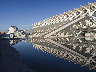 Museu de les Ciences, Science Museum, Palace of Arts in the background, City of Arts and Sciences, Valencia, Spain, Europe