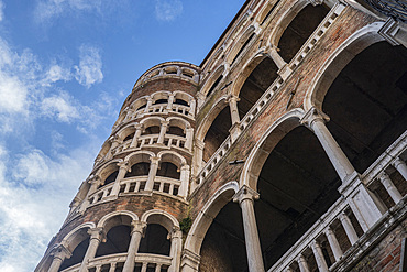 Scala Contarini del Bovolo, an external multi-arched spiral staircase, Palazzo Contarini del Bovolo, District of San Marco, Venice, Italy, Europe