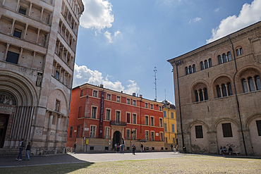 Baptistery, Palazzo della Rosa Prati and the Bishops Palace, Cathedral Square, Parma, Emilia-Romagna, Italy, Europe