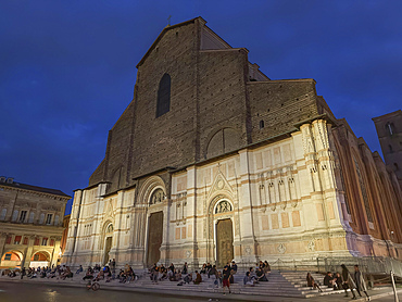Basilica of San Petronio at twilight, Piazza Maggiore, Bologna, Emilia Romagna, Italy, Europe