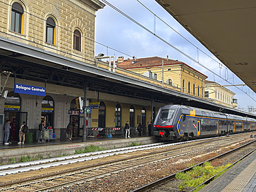 Train entering the Central Station, Bologna, Emilia Romagna, Italy, Europe