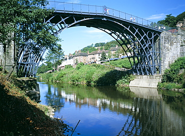 The Iron Bridge across the River Severn, Ironbridge, UNESCO World Heritage Site, Shropshire, England, United Kingdom, Europe