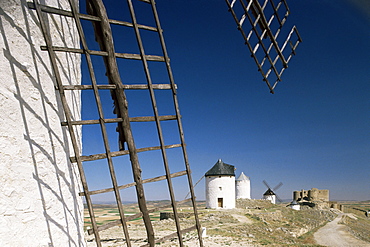 Castle and windmills, Consuegra, Ruta de Don Quixote, Castile la Mancha, Spain, Europe