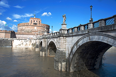 The Ponte San Angelo and Hadrian's Tomb, UNESCO World Heritage Site, Rome, Lazio, Italy, Europe