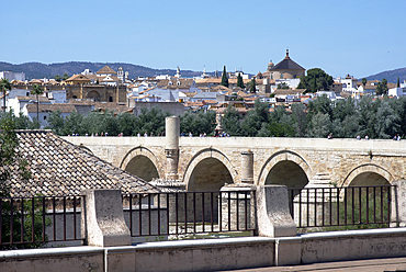 Roman Bridge, UNESCO World Heritage Site, Cordoba, Andalusia, Spain, Europe