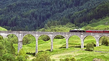 Glenfinnan Viaduct (location used in Harry Potter and the Chamber of Secrets)