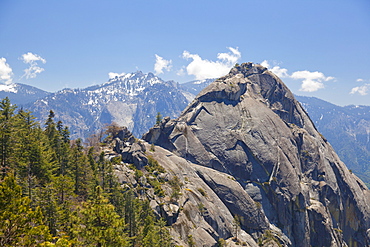 Moro Rock and the high mountains of the Sierra Nevada, Sequoia National Park, California, United States of America, North America