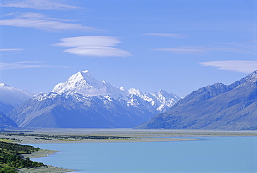 Mt Cook and Lake Pukaki, Mount Cook National Park, Southern Alps, Canterbury, South Island, New Zealand