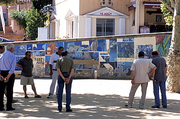 France, Corsica Island, Haute-Corse, L'ile-Rousse, Men Playing Bowls