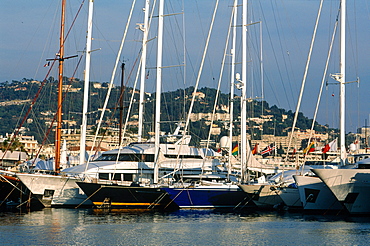 France, Provence Cote D'azur, Alpes Maritimes (06), Cannes Harbour, Yachts Anchored