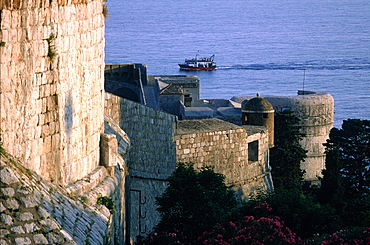 Croatia, Dalmatia, Dalmatian Coast, Fortified City Of Dubrovnik, The Walls Of Minceta Fortress Built 14th To 15th Century, Sea At Back