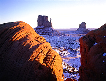 Usa, South West, Arizona & Utah, Monument Valley Navajo Reservation, Red Rocks Peaks (Mesas) In Winter