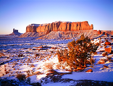 Usa, South West, Arizona & Utah, Navajo Reservation Of Monument Valley, Red Rocks Peaks (Mesas) With Snow In Winter