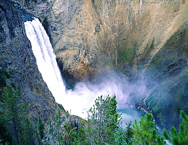 Usa, South West, Wyoming, Yellowstone National Park, The Upper Waterfall Of The Yellowstone River