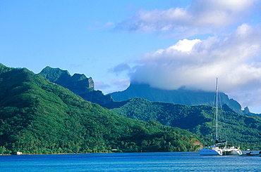 French Polynesia, Leeward Islands, Borabora, Landscape Of The Lagoon With A Catamaran Moored 