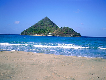 Caribbean, Bwi, Grenada Island, Levera Park Beach Facing A Sloping Islet