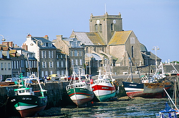 France, Normandy, Manche (50), Barfleur, The Sea Front And Harbour At Low Tide, Boats Lying Aside