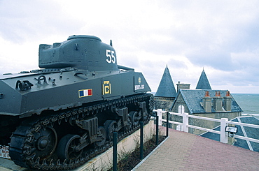 France, Normandy, Manche (50), Arromanches, A French Tank Of The Genetral Leclerc Division Standing As A Monument Overhanging The Coastline