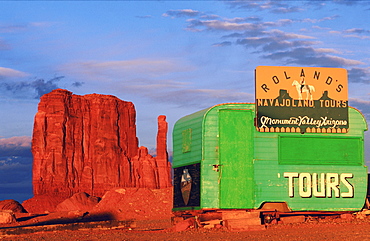 Usa, Utah, Monument Valley, Navajo Tours Booth & Mesa