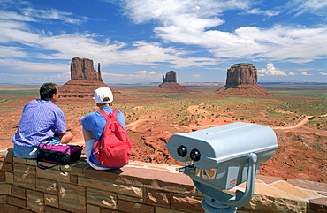 Usa, Utah, Monument Valley, Visitors At Entrance