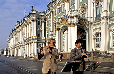 Russia, St-Petersburg, Winter Palace Facade (Hermitage Museum), Musicans Playing Classical Music