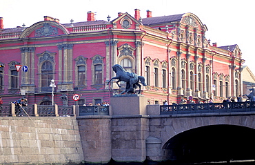 Russia, St-Petersburg, Anitchkov Bridge And Belosselsky-Belozerki Palace Pink Facade